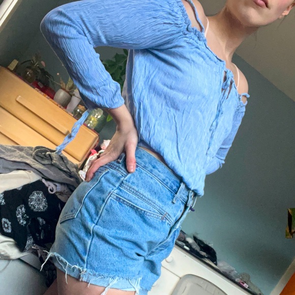 Kendall & Kylie: Striped Cold-Shoulder Top - Picture 3 of 8